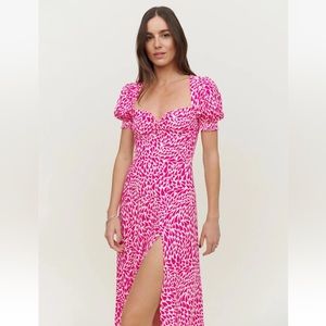 Reformation Lacey dress in amore perfect for valentines!! 💖💗💖